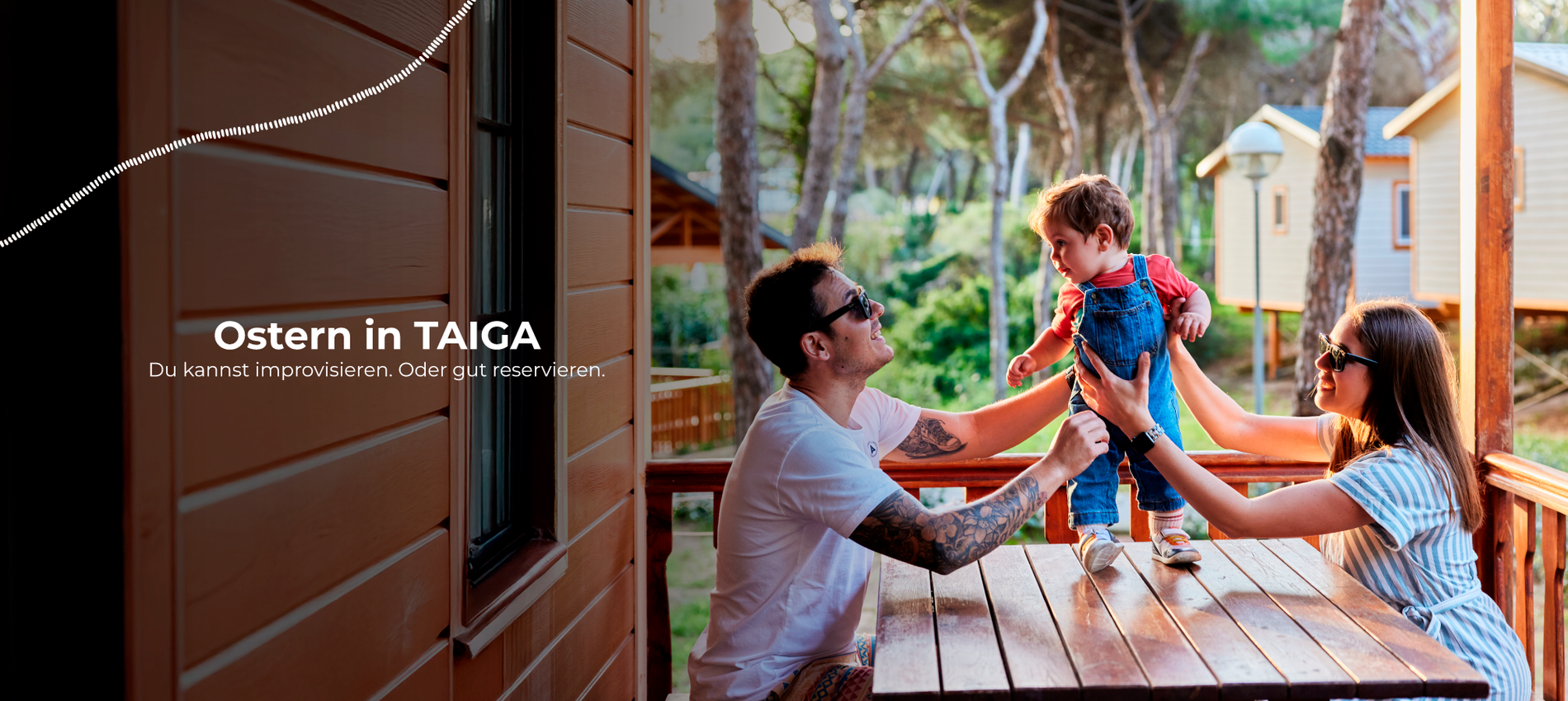 Eine Familie verbringt auf der Veranda einer Holzhütte Zeit mit ihrem Kleinkind, während ein Text-Overlay für die "Paasweek in TAIGA" wirbt.