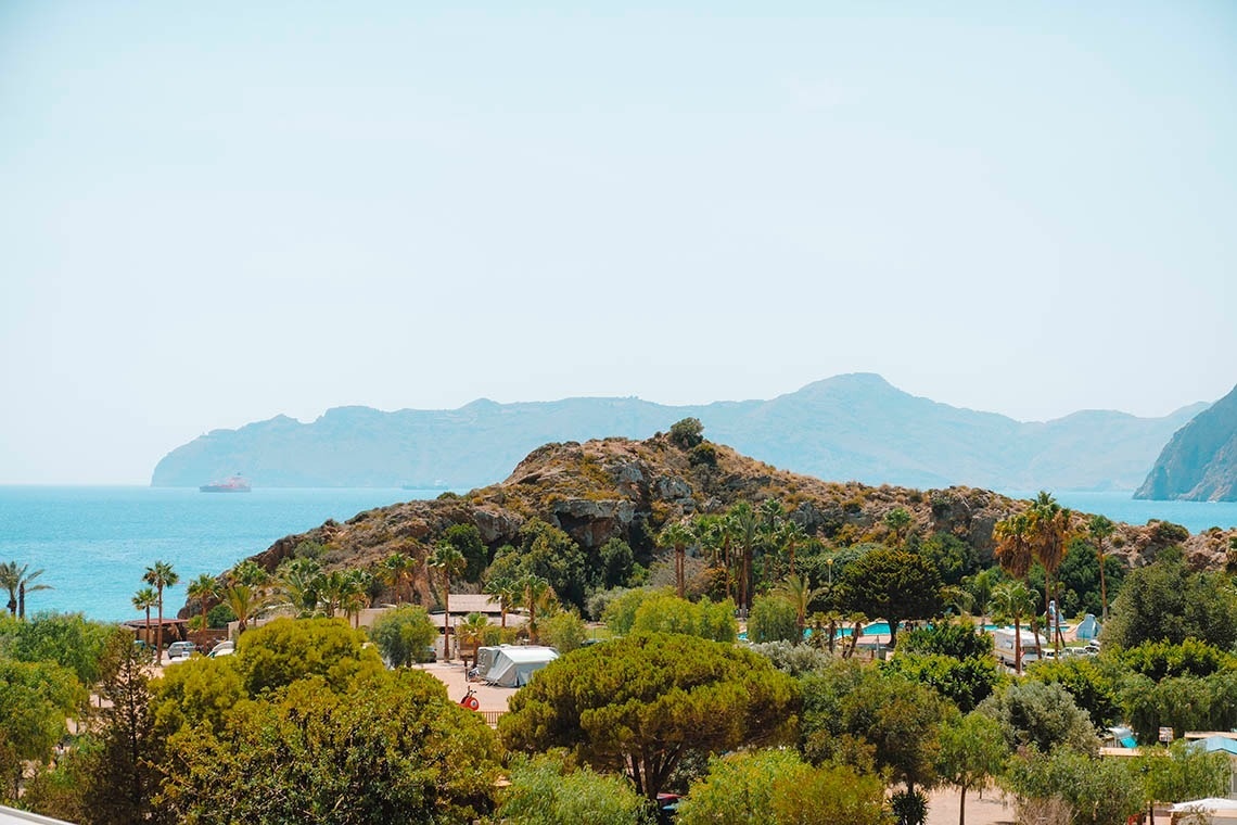 Instalaciones de TAIGA Costa Cálida en el entorno natural