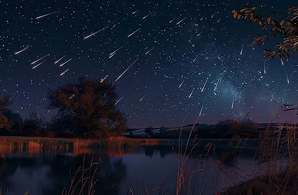 Night sky meteor shower over serene lake, perfect for Taiga: Corporativa stargazing getaways.