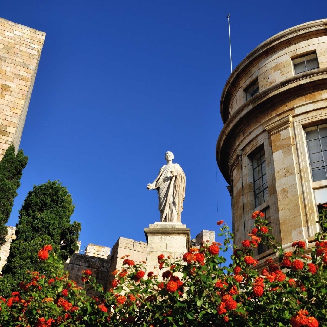 a statue of a man standing in front of a building