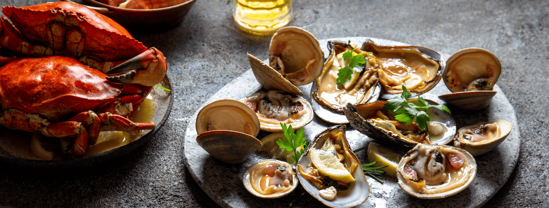 a plate of clams and a crab on a table