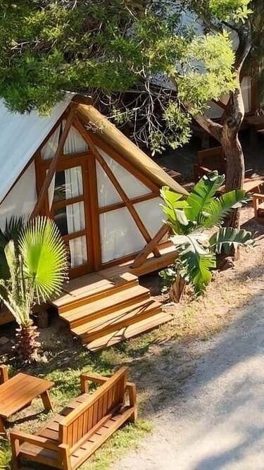 Unieke triangel glamping tent bij TAIGA Tarifa Punta Paloma | TAIGA | Campings en resorts in Spanje