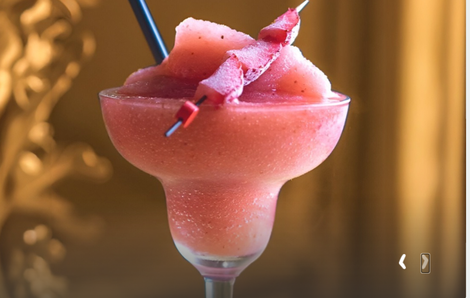 Copa de margarita de fresa helada, perfecta para disfrutar de una bebida tropical Taiga: Corporativa.