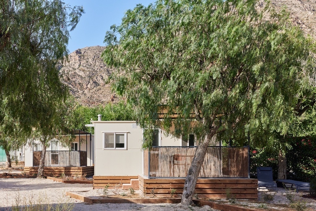 a blue bicycle is parked in front of a white house