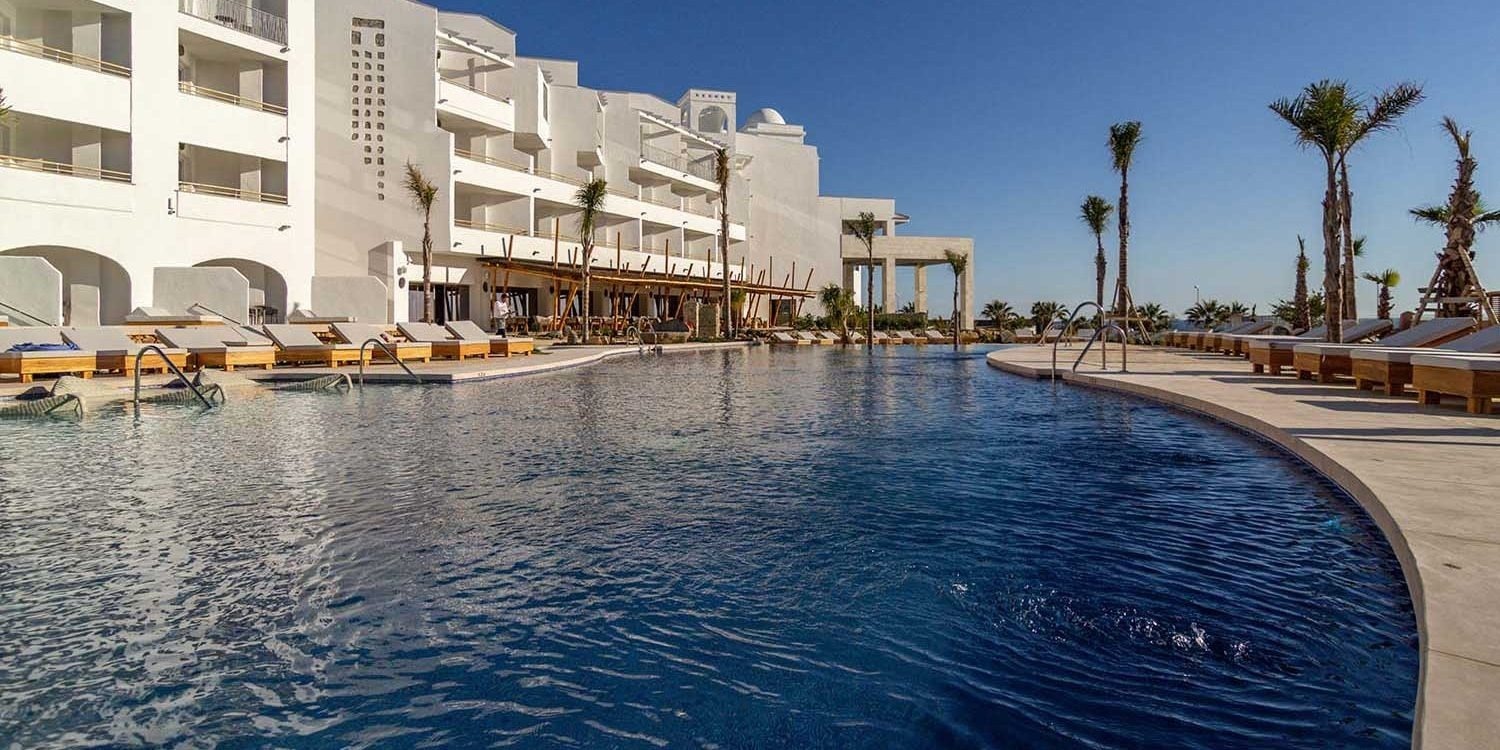 Cadena ser: El hotel Zahara Beach nominado a mejor resort de españa por la revista condé nast traveler