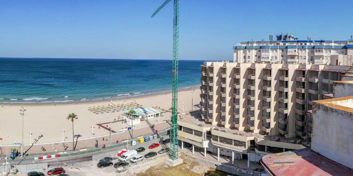 La voz de Cádiz: Tiempo libre prepara ya el terreno para comenzar el aparcamiento subterráneo del futuro hotel