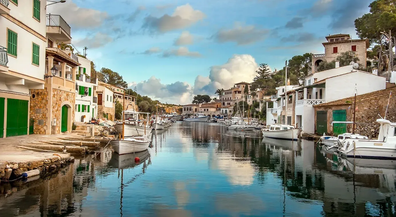 Dare to discover Cala Figuera