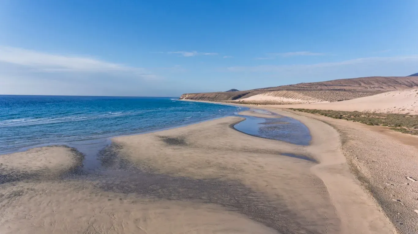 The best beaches for surfing in Lanzarote and Fuerteventura