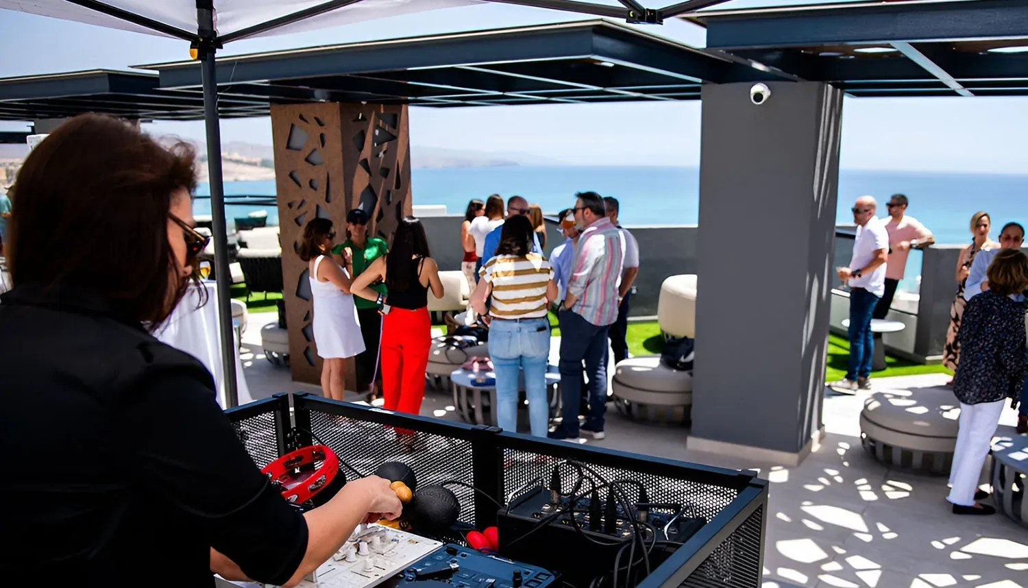 R2 Hôtels : Corporatif, événement en terrasse avec DJ et vue mer