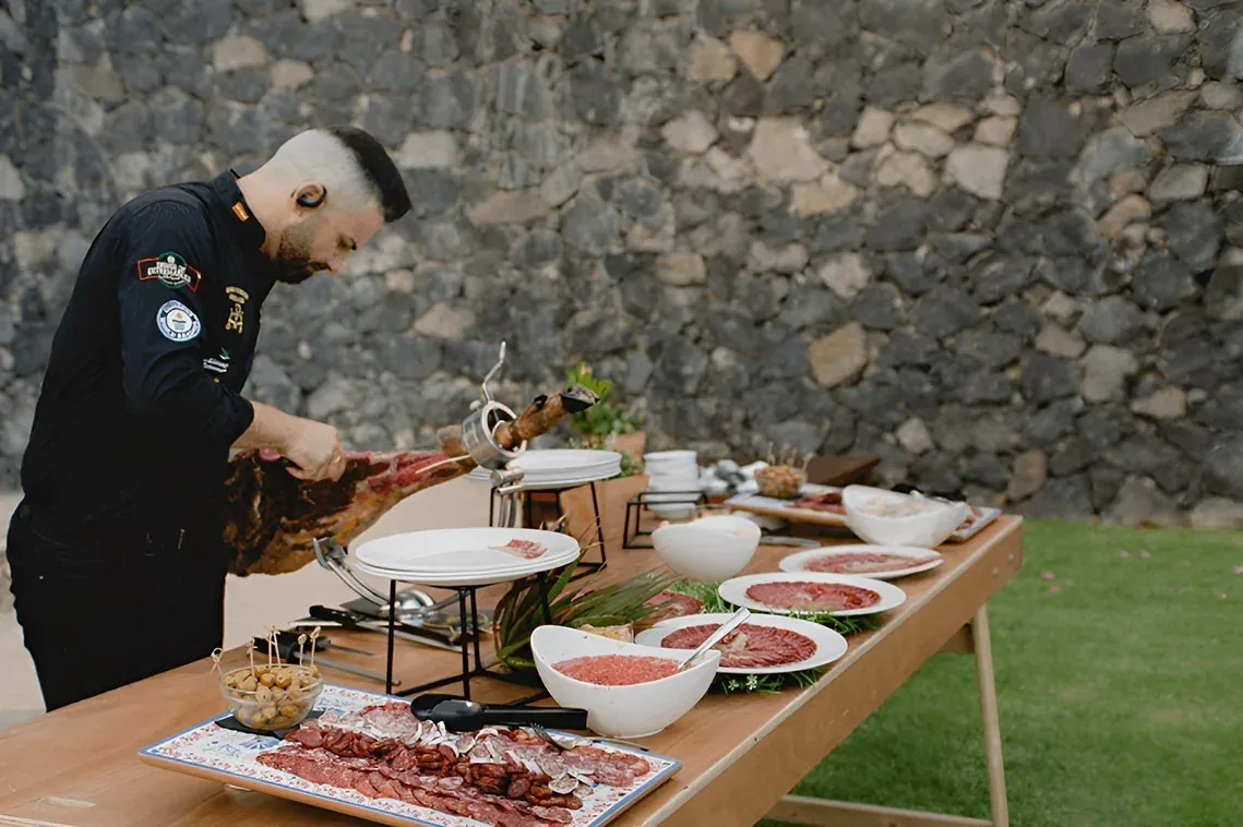 R2 Hoteles: Delicioso jamón ibérico para su evento corporativo.