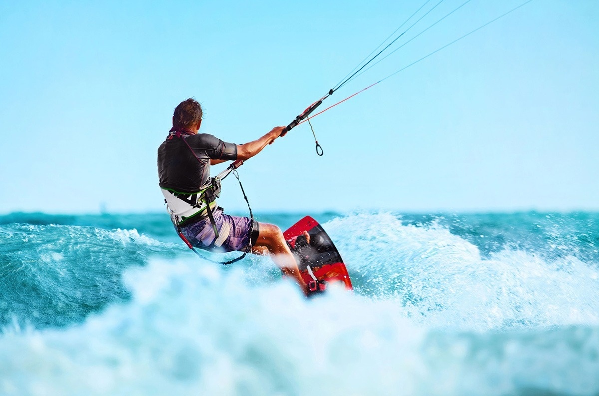 widok z lotu ptaka na plażę i ocean