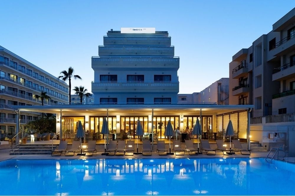 R2 Verónica Beach Hotel: piscina, restaurante y vistas | R2 Hotels.