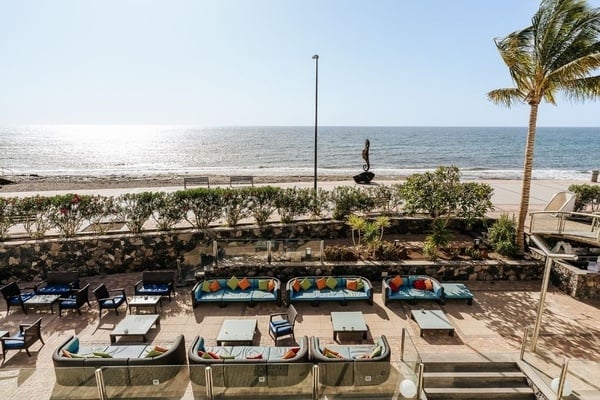 bufet z daniami spaghetti i makaronów