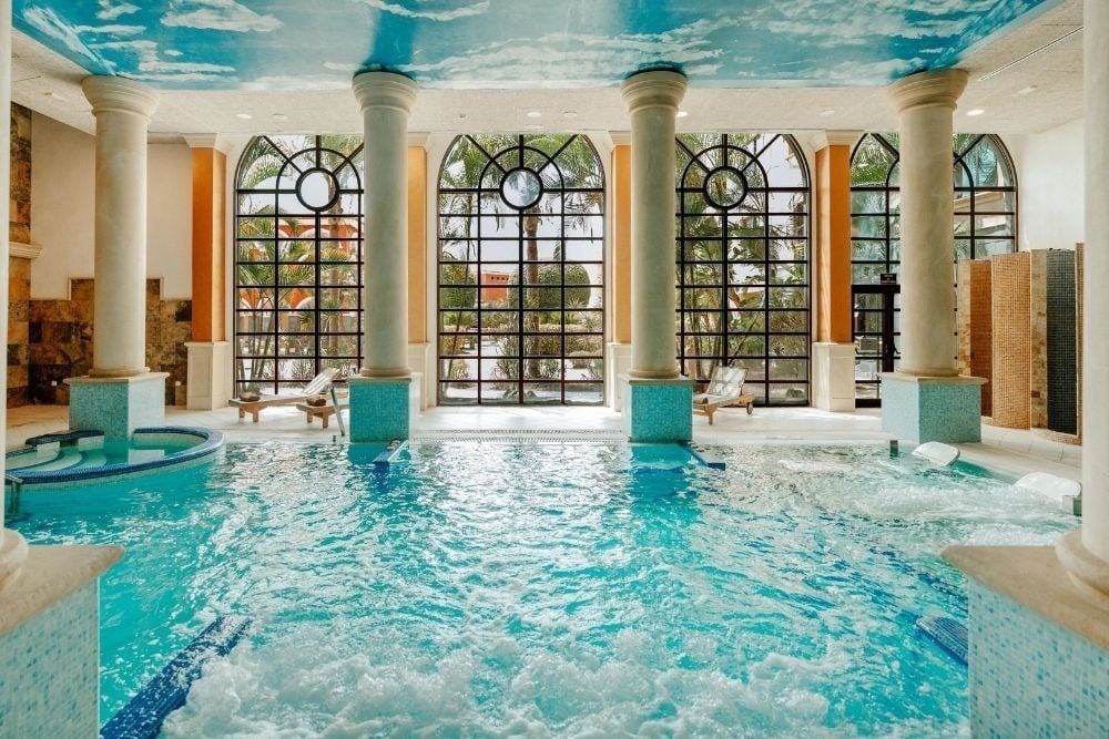 Innen-Spa mit beheiztem Pool und Aussicht, R2 Río Calma Hotel Fuerteventura.