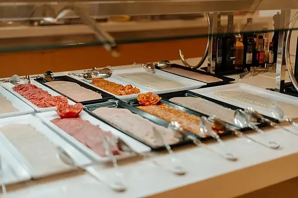 Salón de banquetes de R2 Hoteles: Corporativa, elegante y espacioso.