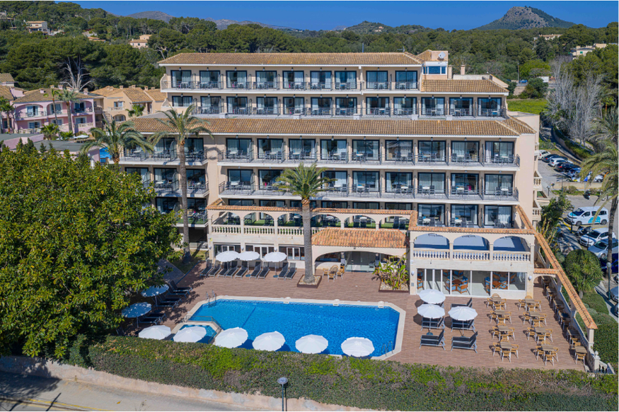 R2 Lago Playa Park: Vista de piscina y terraza R2 Hotels.