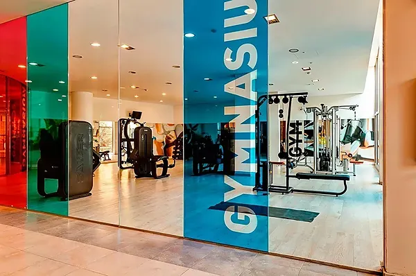 R2 Hoteles: Corporate modern gym with state-of-the-art equipment.