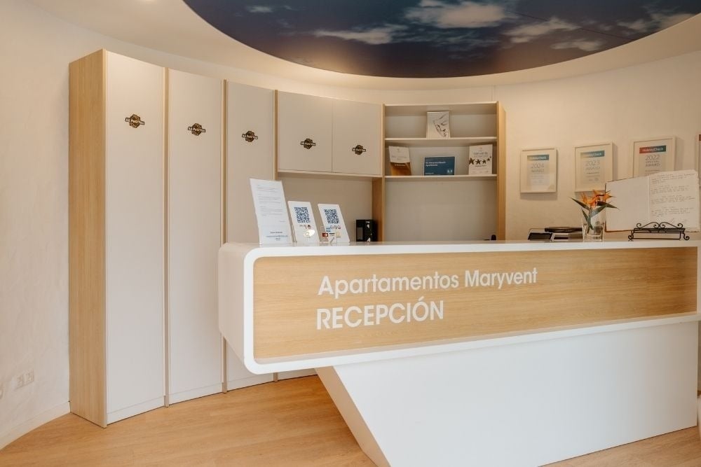 R2 Maryvent Beach Apartment reception: Welcome to R2 Hotels.