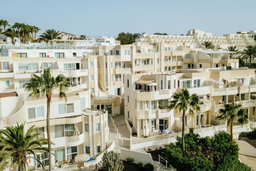 R2 Maryvent Beach Apartments | R2 Hotels, beach resort with pools and palm trees.