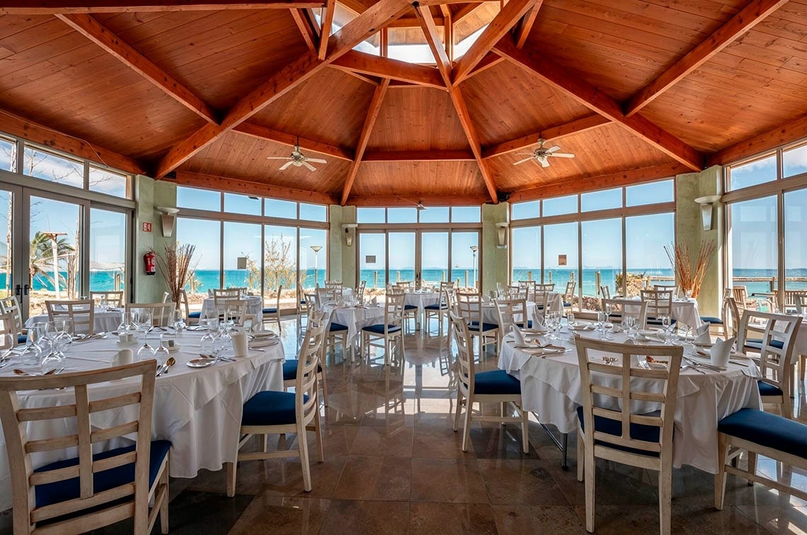 Comedor R2 Pájara Beach Hotel & Spa con impresionantes vistas al océano.