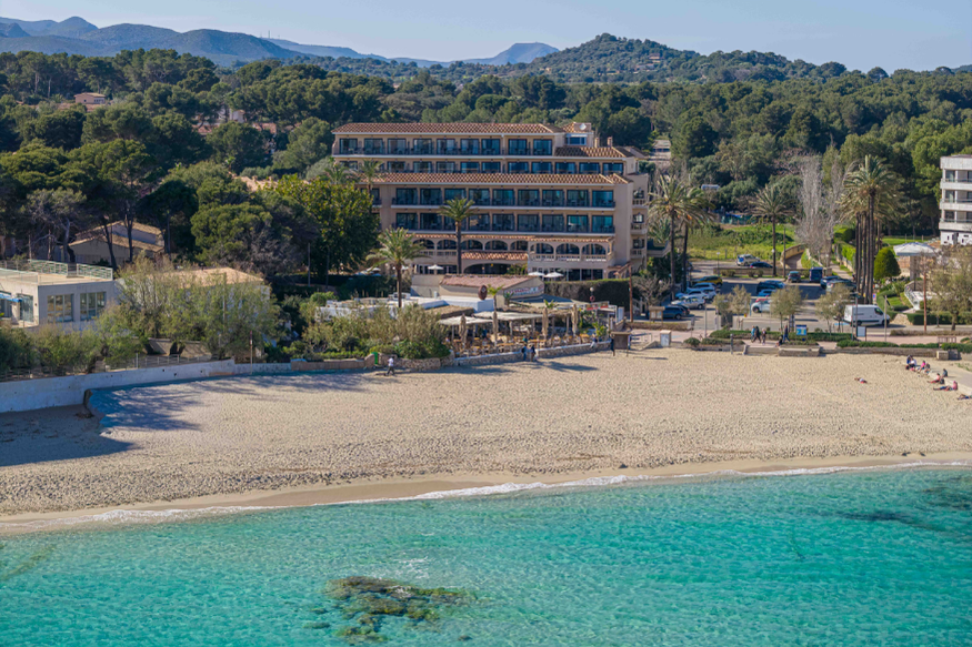 R2 Lago Playa Park: Hotel junto al mar con vistas al Mediterráneo.