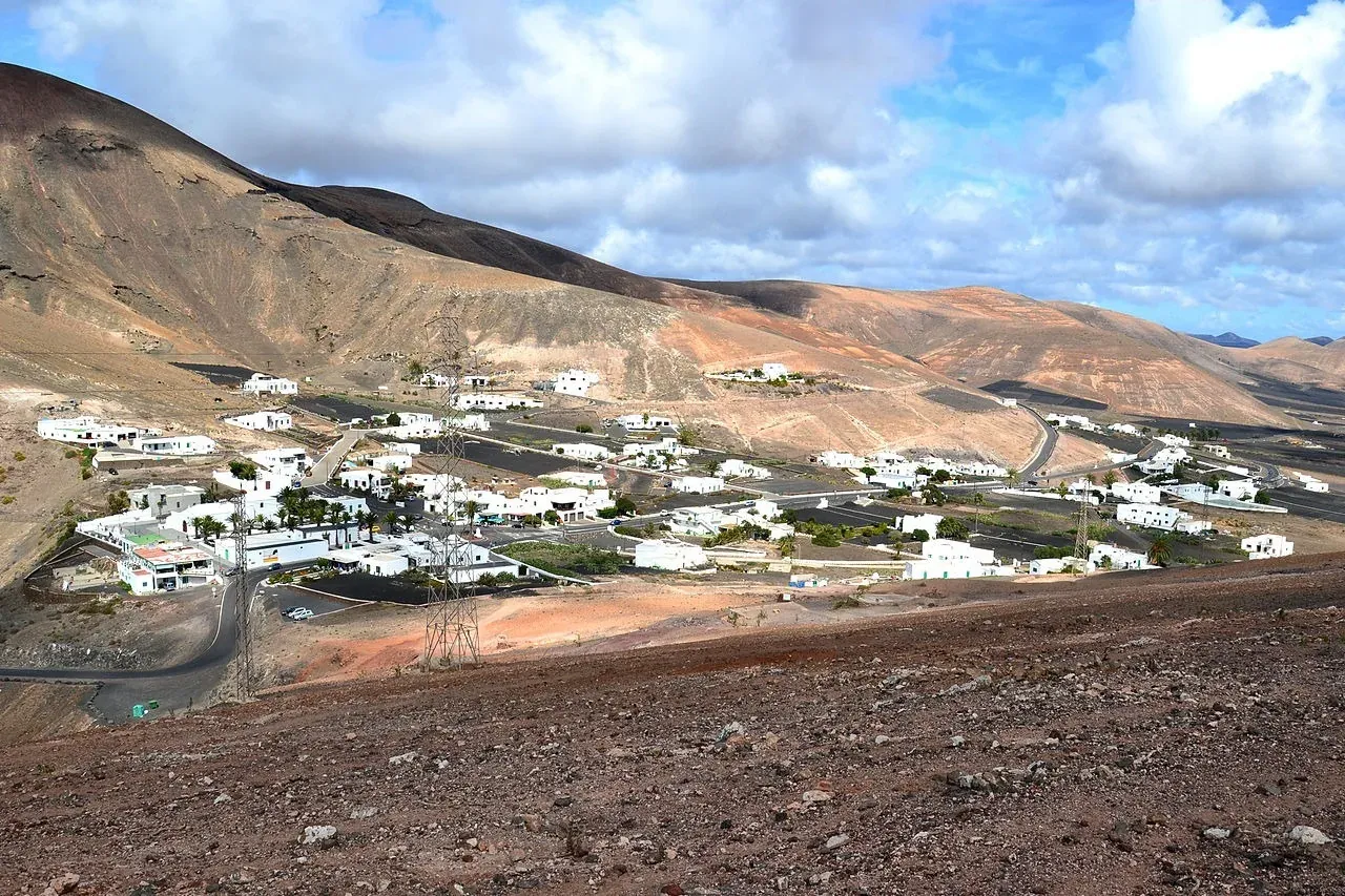 Hiking trails in Lanzarote, Fuerteventura, and Mallorca