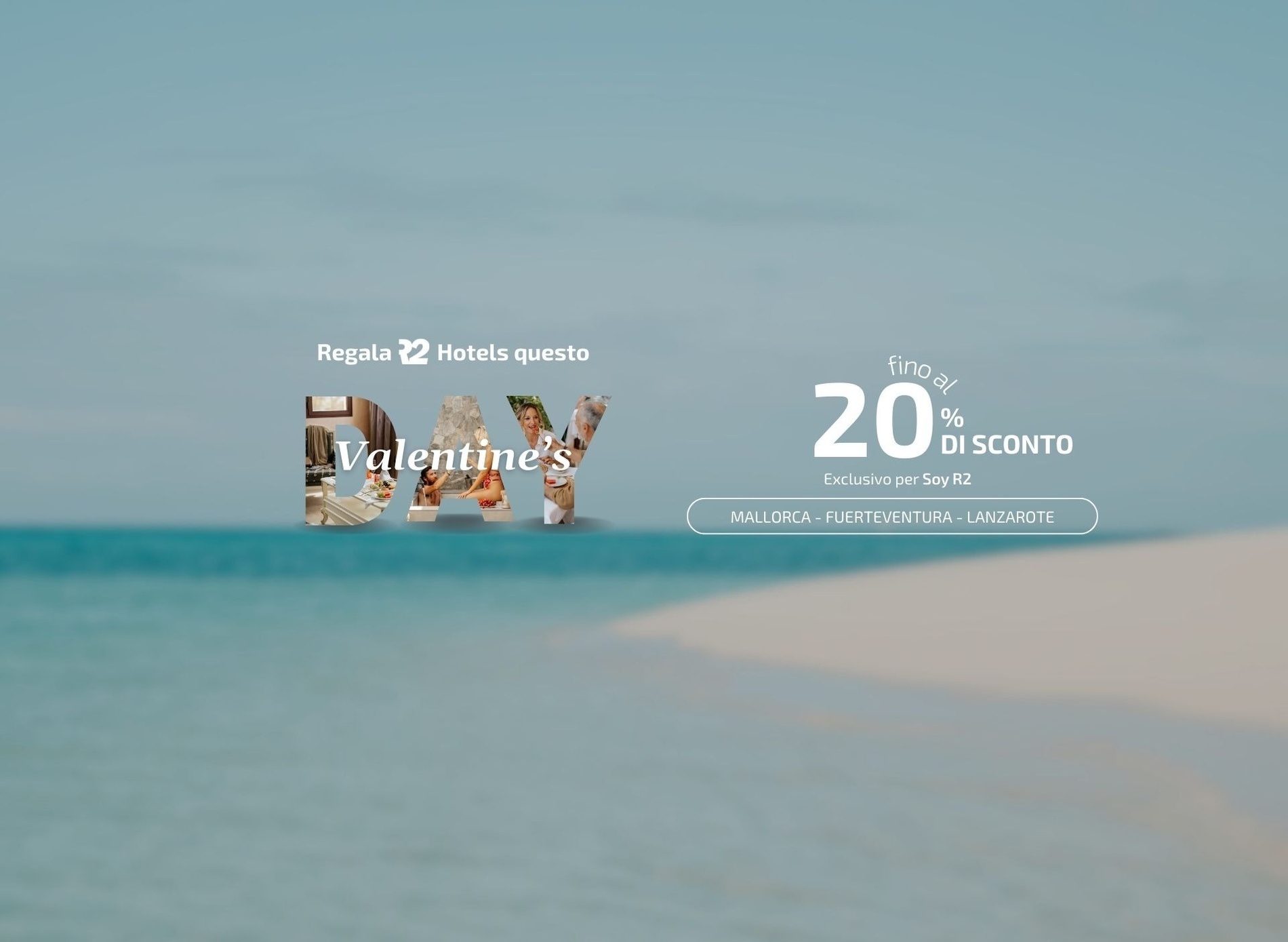 una piscina circondata da sedie e ombrelloni con vista sull'oceano