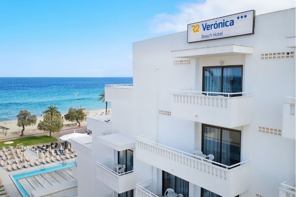 Hotel R2 Verónica Beach | Vistas al mar desde piscina y playa. R2 Hotels & Residences