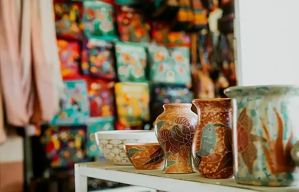 Poterie artisanale colorée, idéale pour R2 Hoteles: Corporativa.