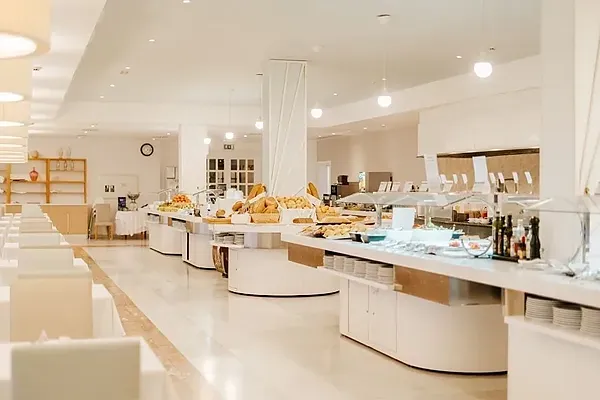 Salón de banquetes de R2 Hoteles: Corporativa, elegante y espacioso.