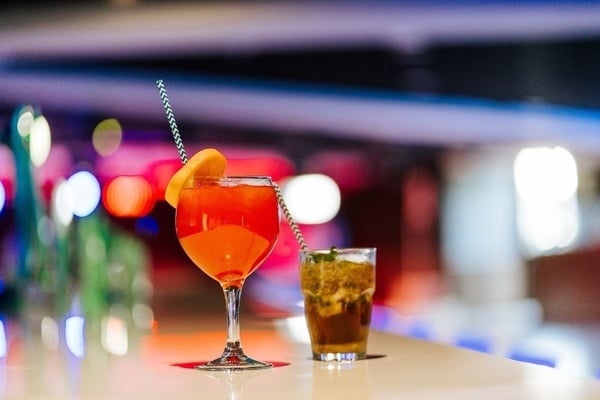 bufet z daniami spaghetti i makaronów