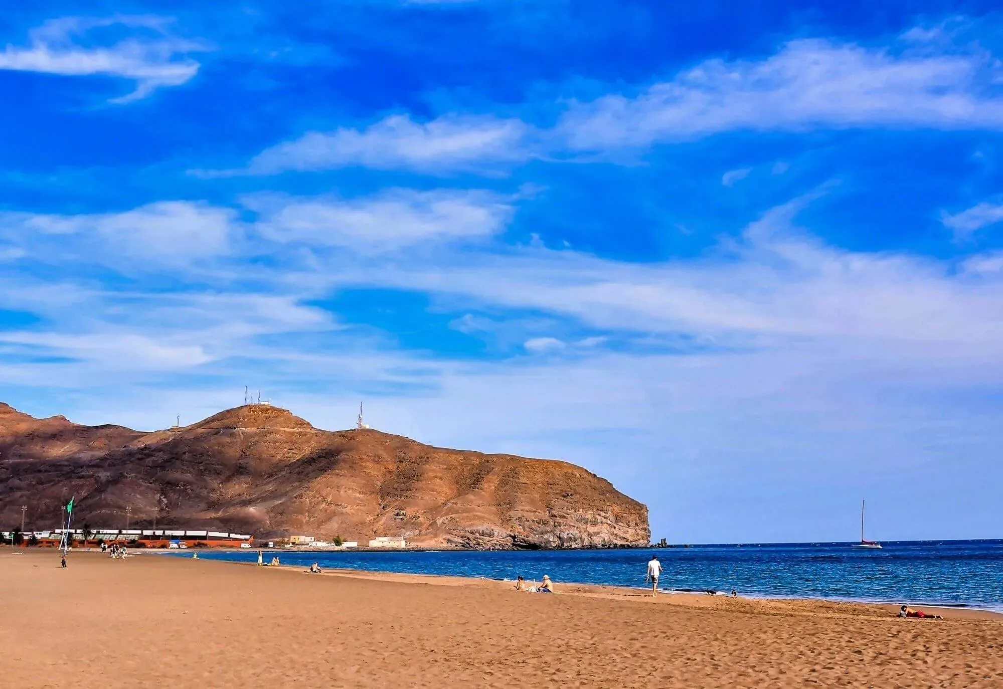 Playa soleada junto a R2 Hoteles: Corporativa. Vista panorámica.