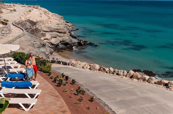 bufet z daniami spaghetti i makaronów