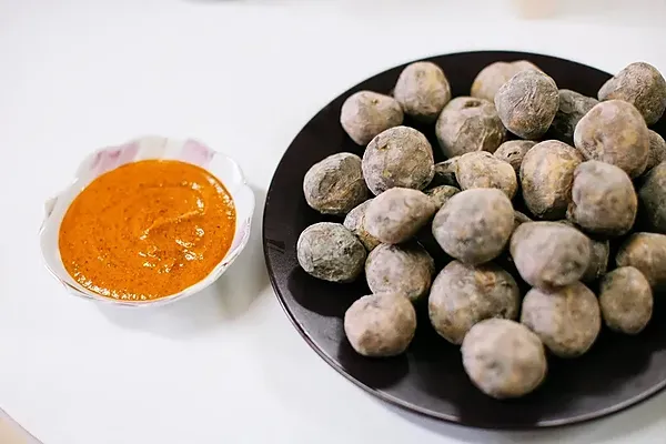 R2 Hoteles: Papas arrugadas y mojo picón, delicia canaria.