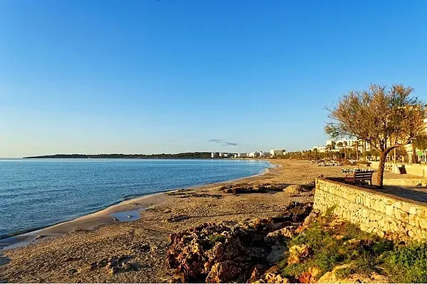 R2 Hoteles: Corporativa hotel moderno y playa en Mallorca.