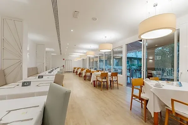 Salón de banquetes de R2 Hoteles: Corporativa, elegante y espacioso.