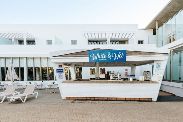 bufet z daniami spaghetti i makaronów