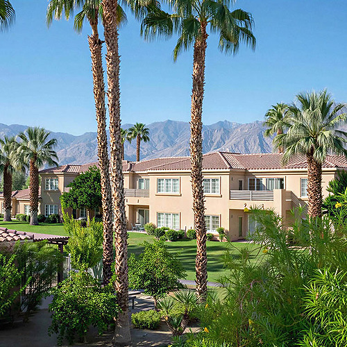 Travel Raintree Corpo resort: Palm trees & mountains. Spacious hotel rooms.