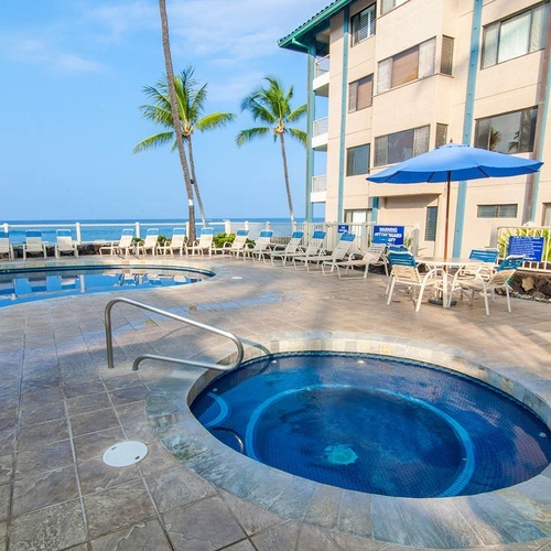 Travel Raintree Corpo: Tropical resort with oceanfront pool and jacuzzi.