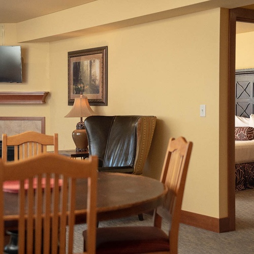 Travel Raintree Corpo: cozy living room adjacent to bedroom.