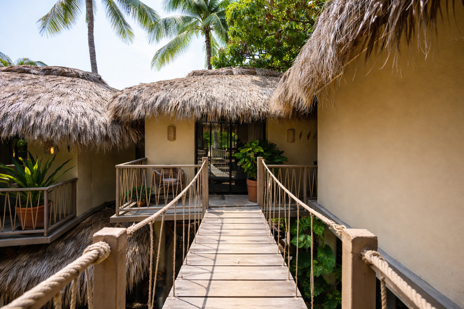 un dormitorio con una cama blanca y una silla
