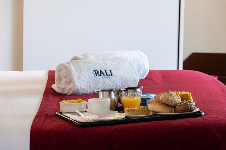 <small>Room Service</small>