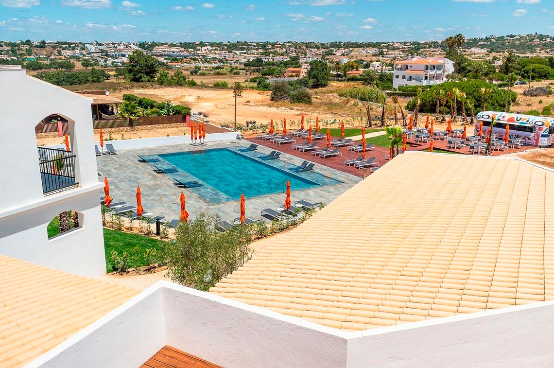 Piscina e terraço do Regency Salgados, Portugal