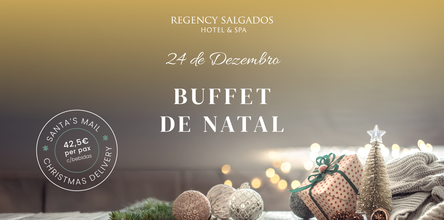 uma árvore de natal com luzes azuis e uma estrela no topo