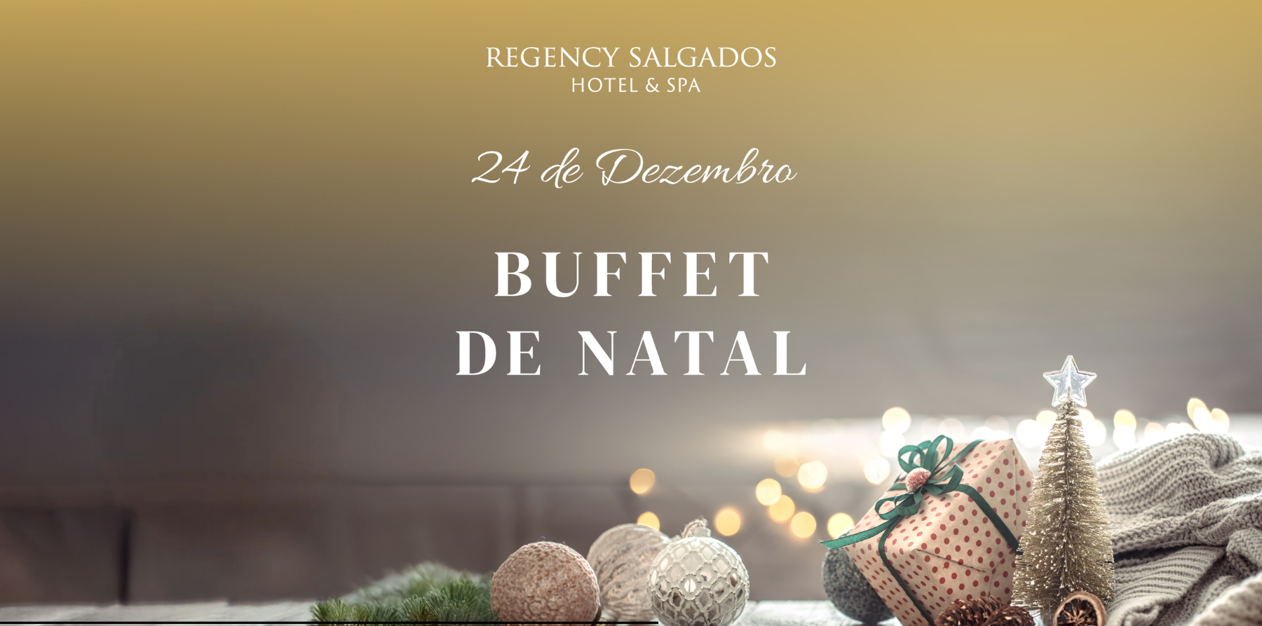 uma árvore de natal com luzes azuis e uma estrela no topo