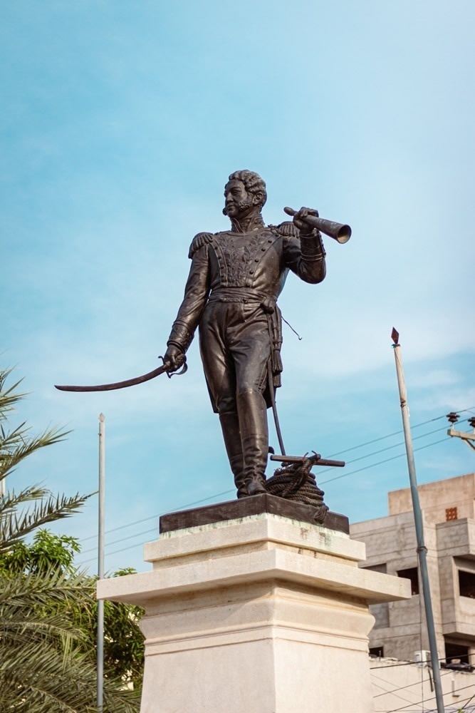 Estatua de bronce en Hotel Ribai Corporativa.
