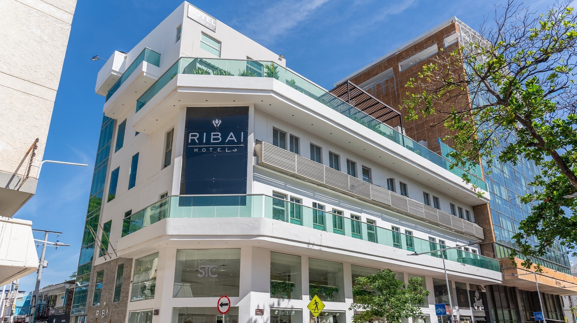 Hotel Ribai Santa Marta: centro histórico y confort. ¡Reserva tu estancia!