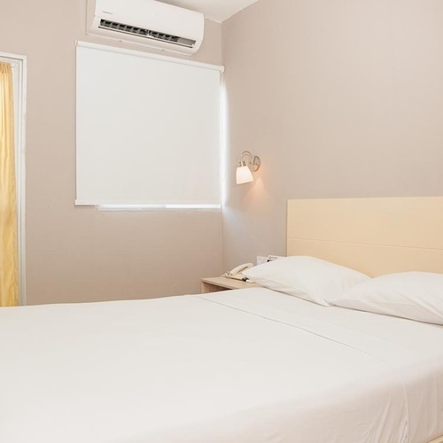 Habitación limpia y cómoda en Hotel Ribai Corporativa.