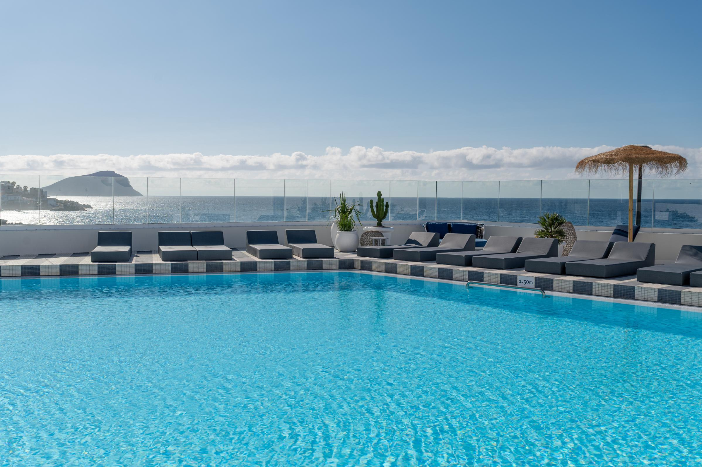 Disfruta de las vistas al mar desde Satocan: The Salmar, con piscina y tumbonas.