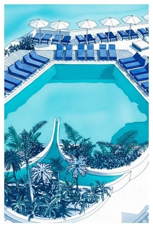 Una mujer se relaja en la cubierta de un velero, leyendo un libro con las piernas elevadas hacia el cielo azul.